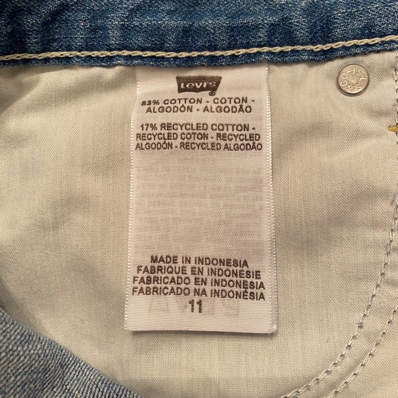 🦄 SALE~ EUC Levi’s Shorts—Juniors🦄 - Picture 3 of 3